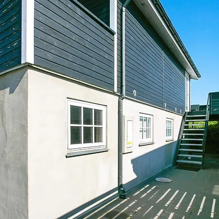 Two-bedroom In 12 Ferienhaus