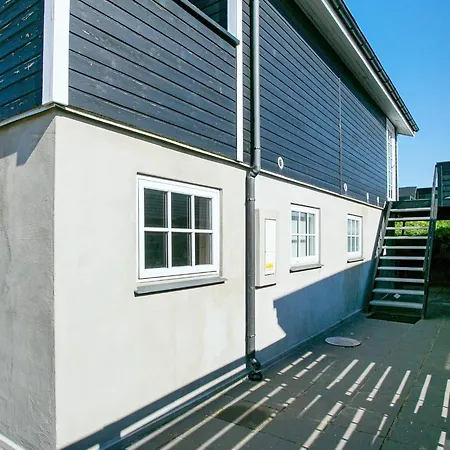 Two-bedroom In 12 Ferienhaus